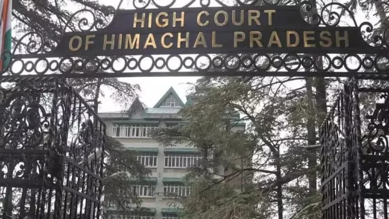 हिमाचल प्रदेश हाई कोर्ट ने असिस्टेंट प्रोफेसर चयन में ‘असंगत मानदंड’ पर उठाए सवाल, उम्मीदवार के पुनर्मूल्यांकन का निर्देश