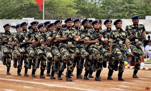 पाकिस्तानी महिला से शादी करने पर सेवा से बर्खास्त किए गए CRPF जवान की याचिका पर जम्मू-कश्मीर हाईकोर्ट ने नोटिस जारी किया