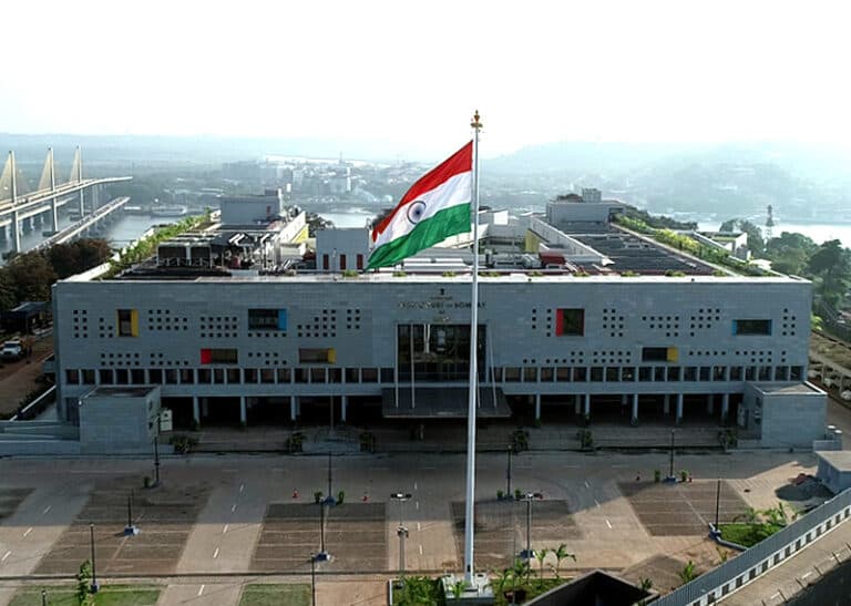 बॉम्बे हाई कोर्ट ने बाल शोषण मामले को रद्द करने से इनकार कर दिया, कहा कि नाबालिग को धमकी देना और उस पर हमला करना "मामूली" नहीं है।