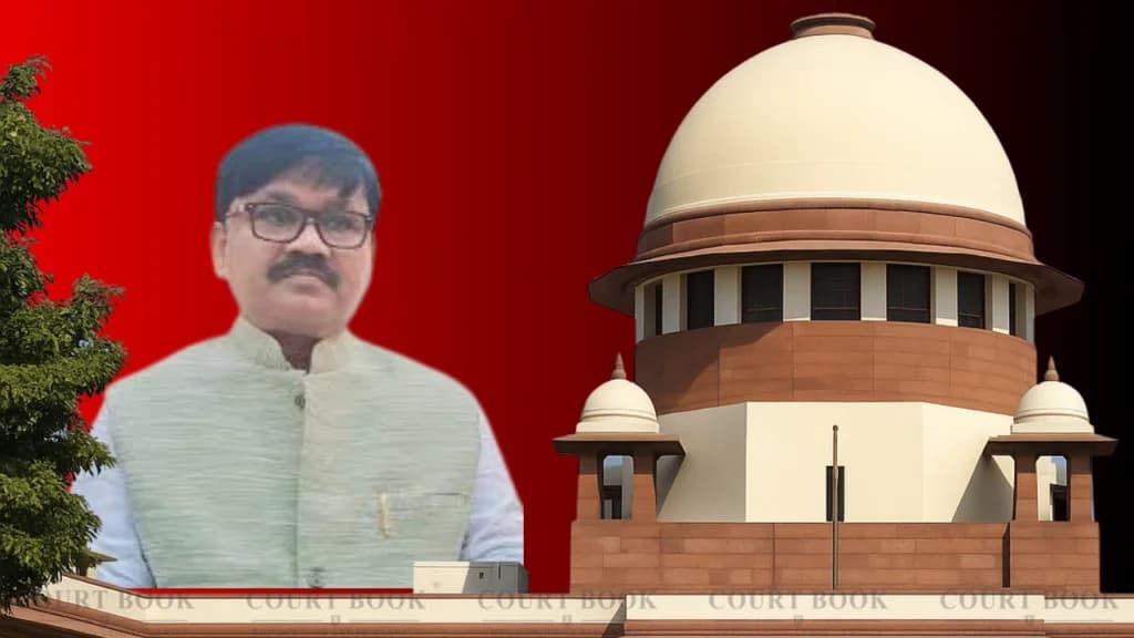 बिहार के पूर्व विधायक मुजाहिद आलम ने बिहार में चुनाव आयोग के विशेष मतदाता सूची संशोधन के खिलाफ सुप्रीम कोर्ट का दरवाजा खटखटाया