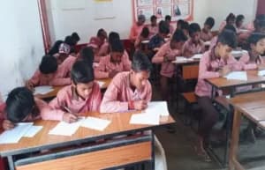 यूपी स्कूल पेयरिंग को चुनौती: हाईकोर्ट ने कार्यान्वयन पर रोक लगाई