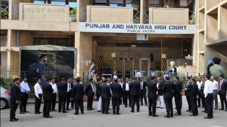 पंजाब और हरियाणा हाईकोर्ट ने वकील के खिलाफ कार्रवाई से बार एसोसिएशन को रोका, अवैध कब्जों पर PIL दायर