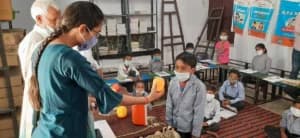 इलाहाबाद उच्च न्यायालय ने शिक्षकों की अनुपस्थिति पर चिंता व्यक्त की, उत्तर प्रदेश सरकार को ग्रामीण स्कूलों में शिक्षकों की उपस्थिति सुनिश्चित करने के लिए नियम बनाने का निर्देश दिया