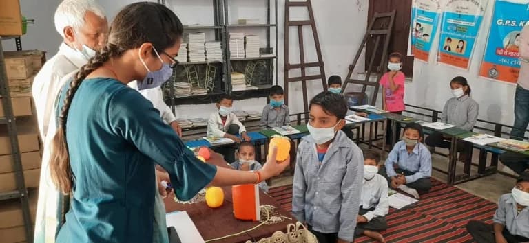 इलाहाबाद उच्च न्यायालय ने शिक्षकों की अनुपस्थिति पर चिंता व्यक्त की, उत्तर प्रदेश सरकार को ग्रामीण स्कूलों में शिक्षकों की उपस्थिति सुनिश्चित करने के लिए नियम बनाने का निर्देश दिया