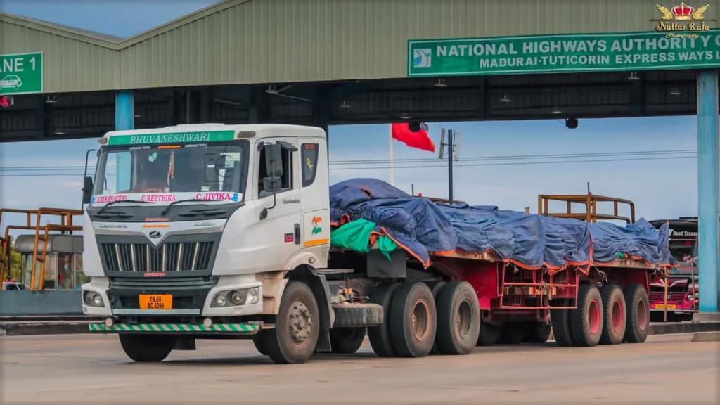 केरल हाई कोर्ट ने बढ़ते सड़क सुरक्षा उल्लंघनों पर जताई सख्ती, बसों-ट्रकों में व्लॉगर शूटिंग और LED मॉडिफिकेशन पर उठाए गंभीर सवाल