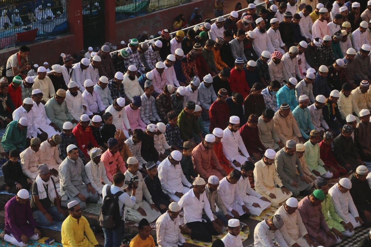 नमाज़ियों की संख्या सीमित क्यों? इलाहाबाद हाईकोर्ट ने यूपी प्रशासन से मांगा जवाब