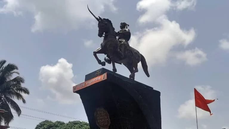 गोवा में पोर्ट की जमीन पर शिवाजी महाराज की मूर्ति पर विवाद: बॉम्बे हाईकोर्ट ने हटाने का दिया आदेश, प्रशासन की निष्क्रियता पर सख्त टिप्पणी
