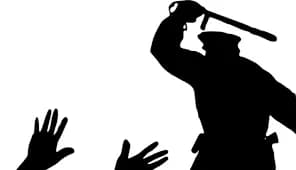 कस्टडी में मारपीट के आरोपी पुलिस अधिकारी इस चरण पर CrPC की धारा 197 के तहत सुरक्षा का दावा नहीं कर सकते: बॉम्बे हाईकोर्ट