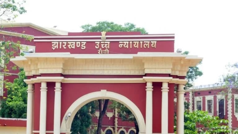 रांची रोड एक्सीडेंट केस में हाईकोर्ट सख्त: दोनों FIR पर रोक, अधिवक्ता मनोज टंडन को राहत