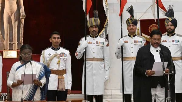 न्यायमूर्ति भूषण रामकृष्ण गवई ने भारत के 52वें मुख्य न्यायाधीश के रूप में शपथ ली