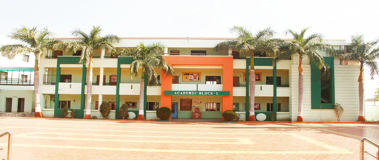 नंदुरबार स्कूल मामले में सुप्रीम कोर्ट ने पूरी FIR रद्द की, कहा-'डकैती का असली इरादा नहीं था'