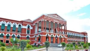 कर्नाटक हाईकोर्ट: स्वतंत्रता दिवस पर उल्टा फहराया गया तिरंगा, अदालत ने कहा- 'जानबूझकर अपमान नहीं', केस रद्द