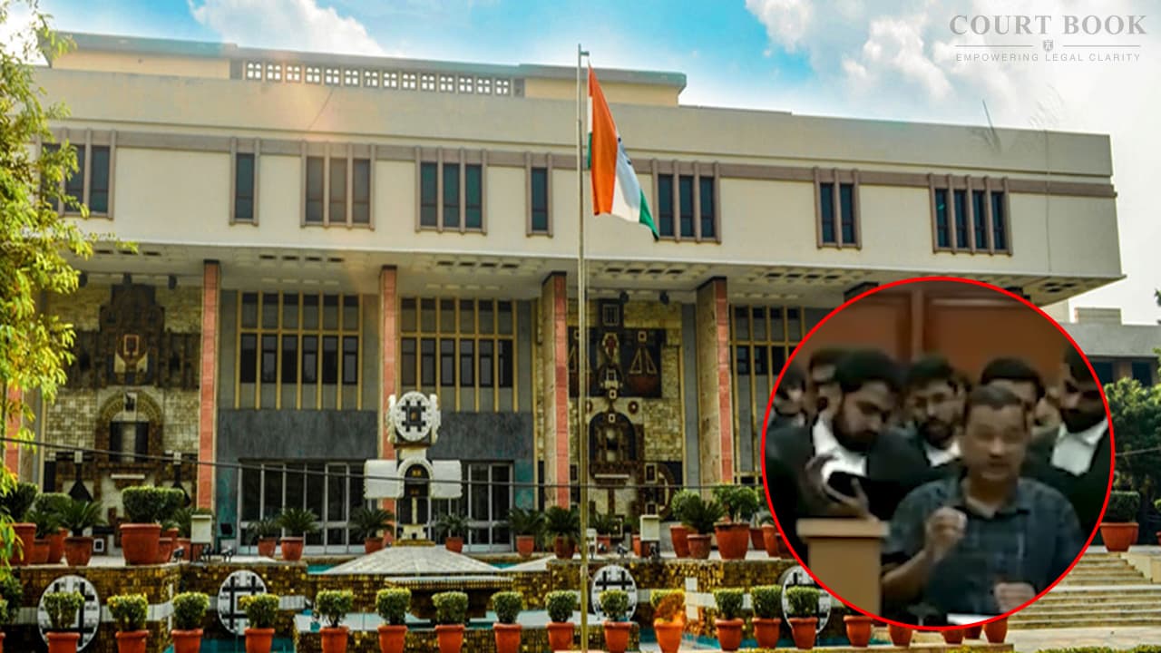 अदालत की कार्यवाही के वीडियो प्रसार मामले में केजरीवाल के खिलाफ दायर PIL की सुनवाई से दिल्ली हाईकोर्ट के न्यायमूर्ति तेजस कारिया अलग हुए।