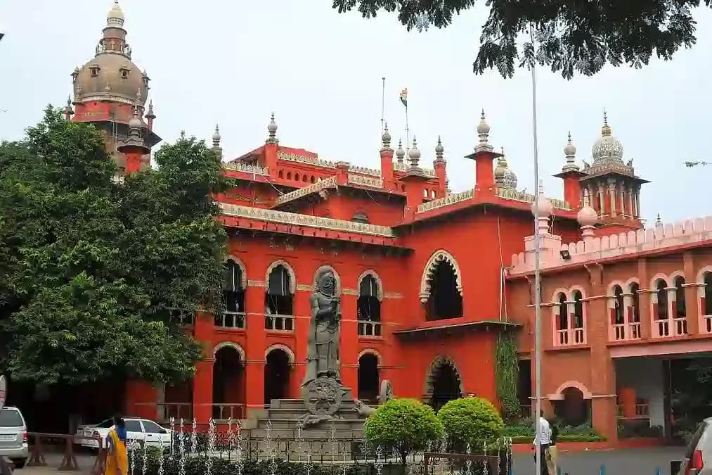 मद्रास हाईकोर्ट ने कानून छात्रों को राहत देने वाला आदेश रद्द किया, 70% उपस्थिति नियम को बताया अनिवार्य